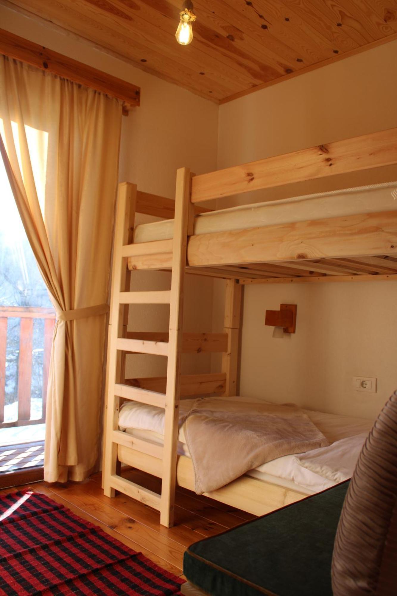 Pubhouse & Rooms Pahulja Kolasin Exterior photo