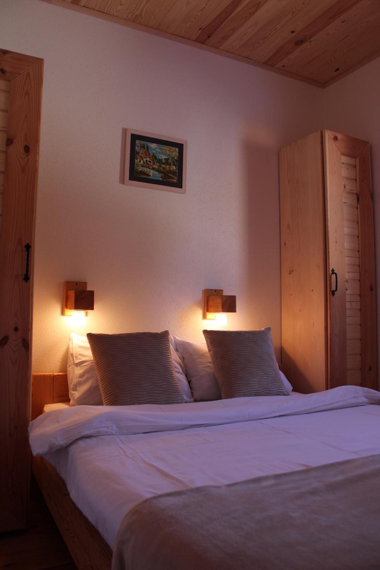 Pubhouse & Rooms Pahulja Kolasin Exterior photo